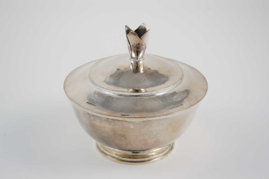 Lidded vegetable bowl