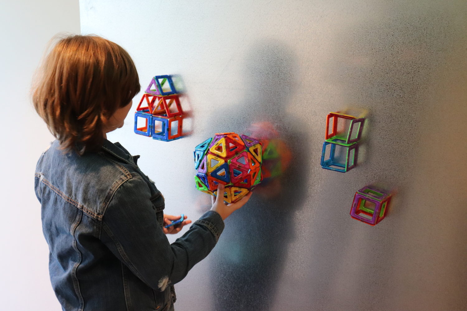 Kid playing with Magnatiles in Art PLAYce